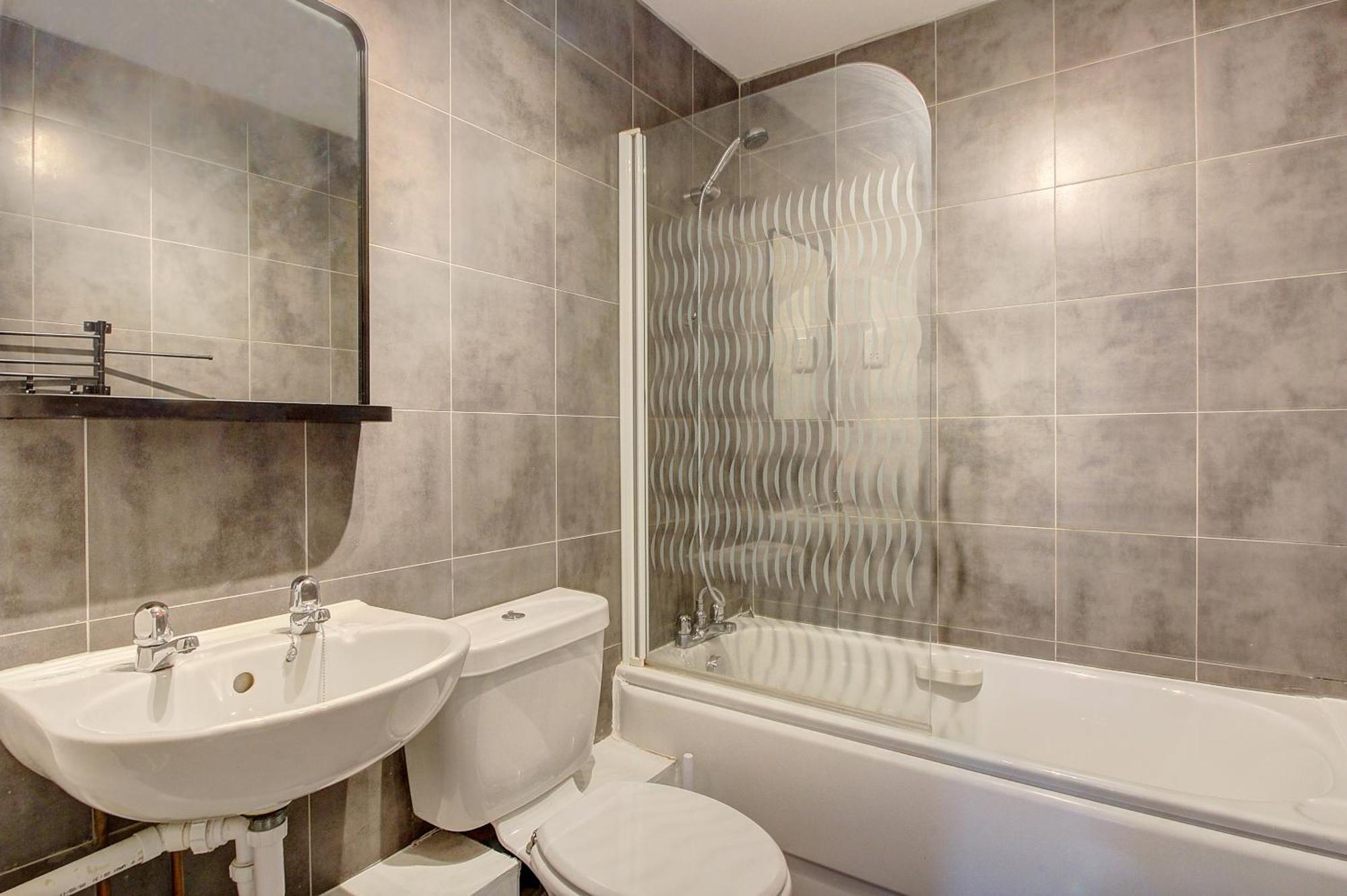 2 Minutes From Mk Central By Car- 2 Bed Apartment - 2 Free Parking Spaces- Hosted By Stayinmk Милтон-Кейнс Экстерьер фото