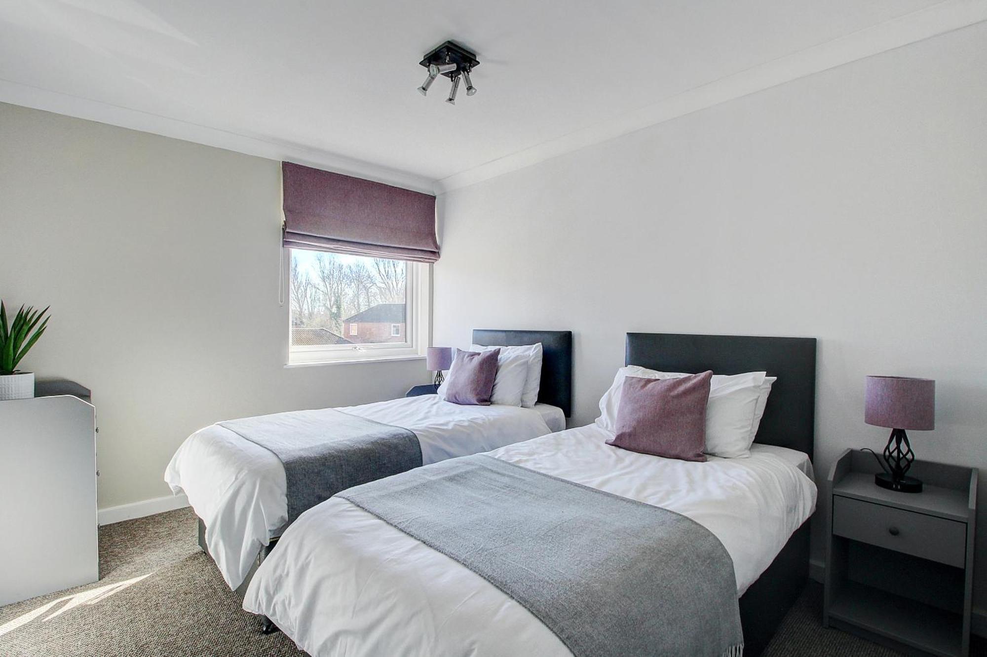 2 Minutes From Mk Central By Car- 2 Bed Apartment - 2 Free Parking Spaces- Hosted By Stayinmk Милтон-Кейнс Экстерьер фото